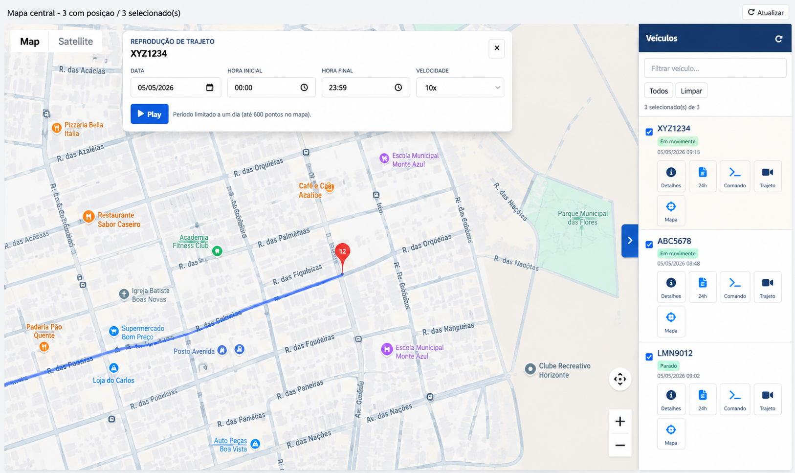 Tela do Cliente Web com mapa, painel de reprodução de trajeto e lista de veículos